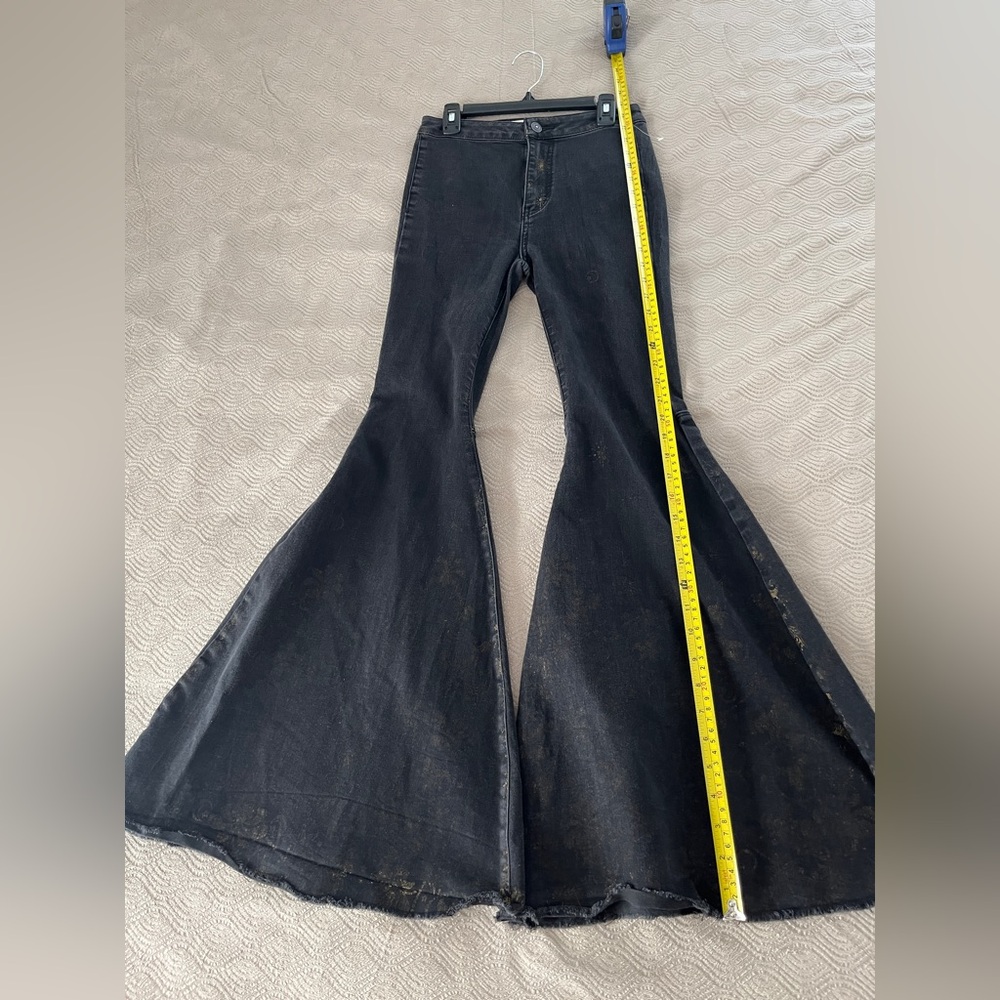🆕 Free People Black Flared Jeans with faint gold moon and stars print size 25 - Picture 7 of 12